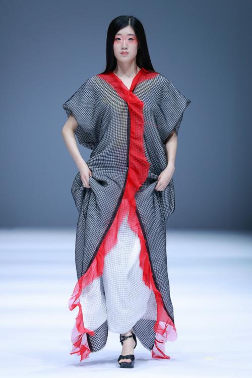 延·海蕴琪 2018青岛大学纺织服装学院毕业作品发布会侧记